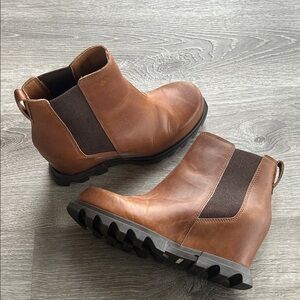 Sorel Brown Leather Chelsea Boots - size 7.5